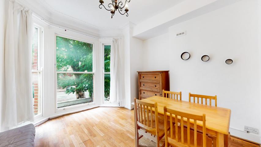 			1 Bedroom, 1 bath, 1 reception Flat			 Brondesbury Villas, QUEENS PARK